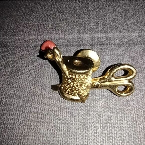AVON Sewing Lapel Pin Needle & Thread Dangling Heart EUC - Picture 3 of 7